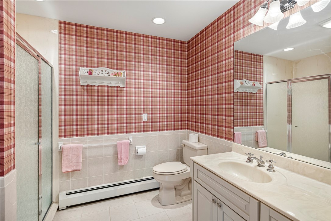 149 Nanaquaket Road Tiverton, RI 02878 - Photo 43 of 45 Guest bathroom en suite second floor.