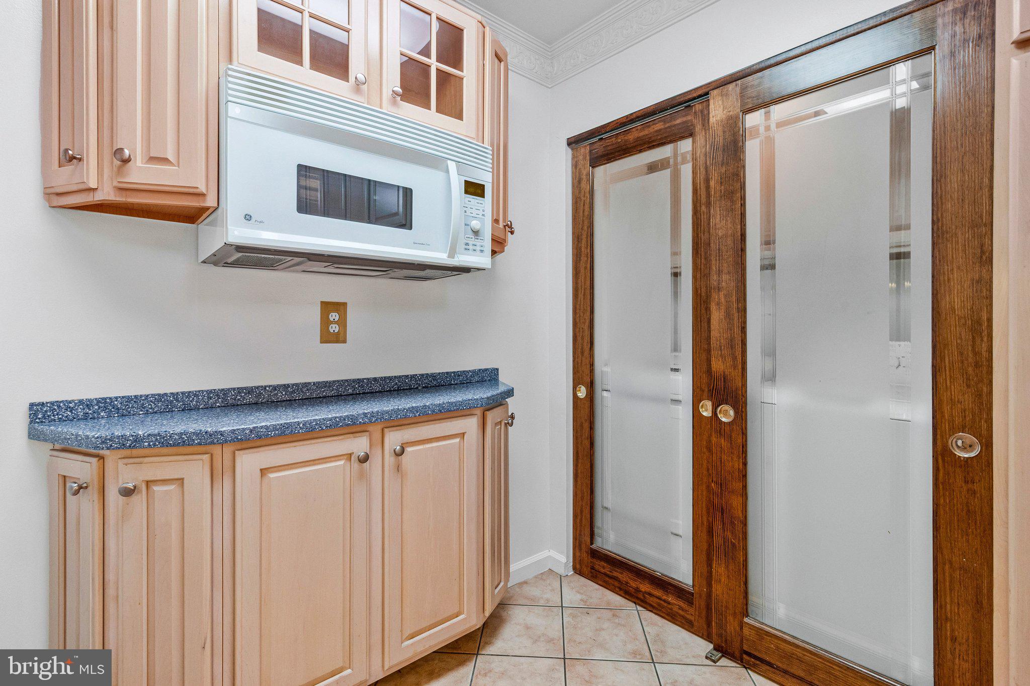 6101 Edsall Road, Unit 407 Alexandria, VA 22304 - Photo 15 of 54 Kitchen