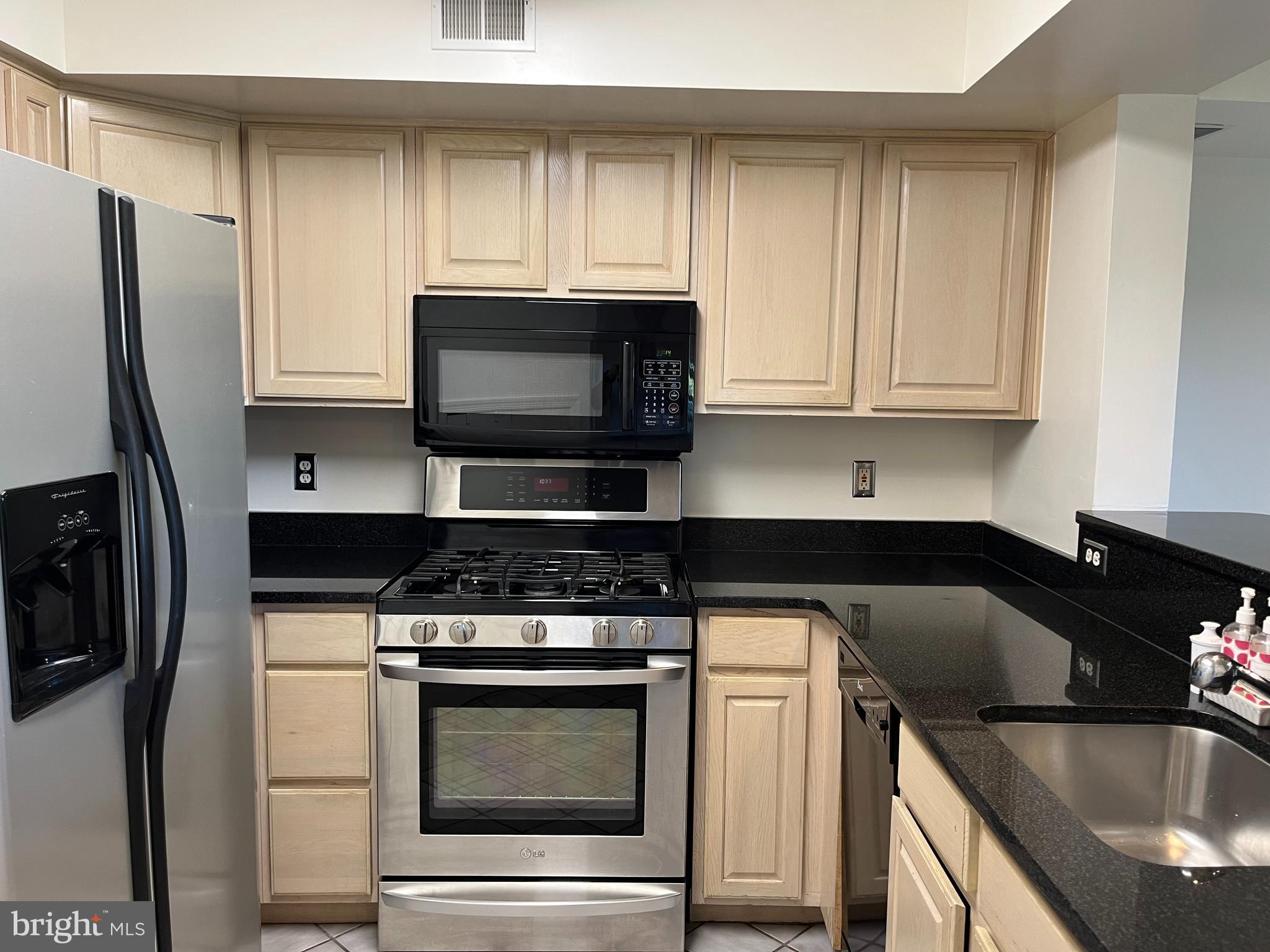 11304 Sundial Court, Unit 907 Reston, VA 20194 - Photo 7 of 39 Gallery Image 7