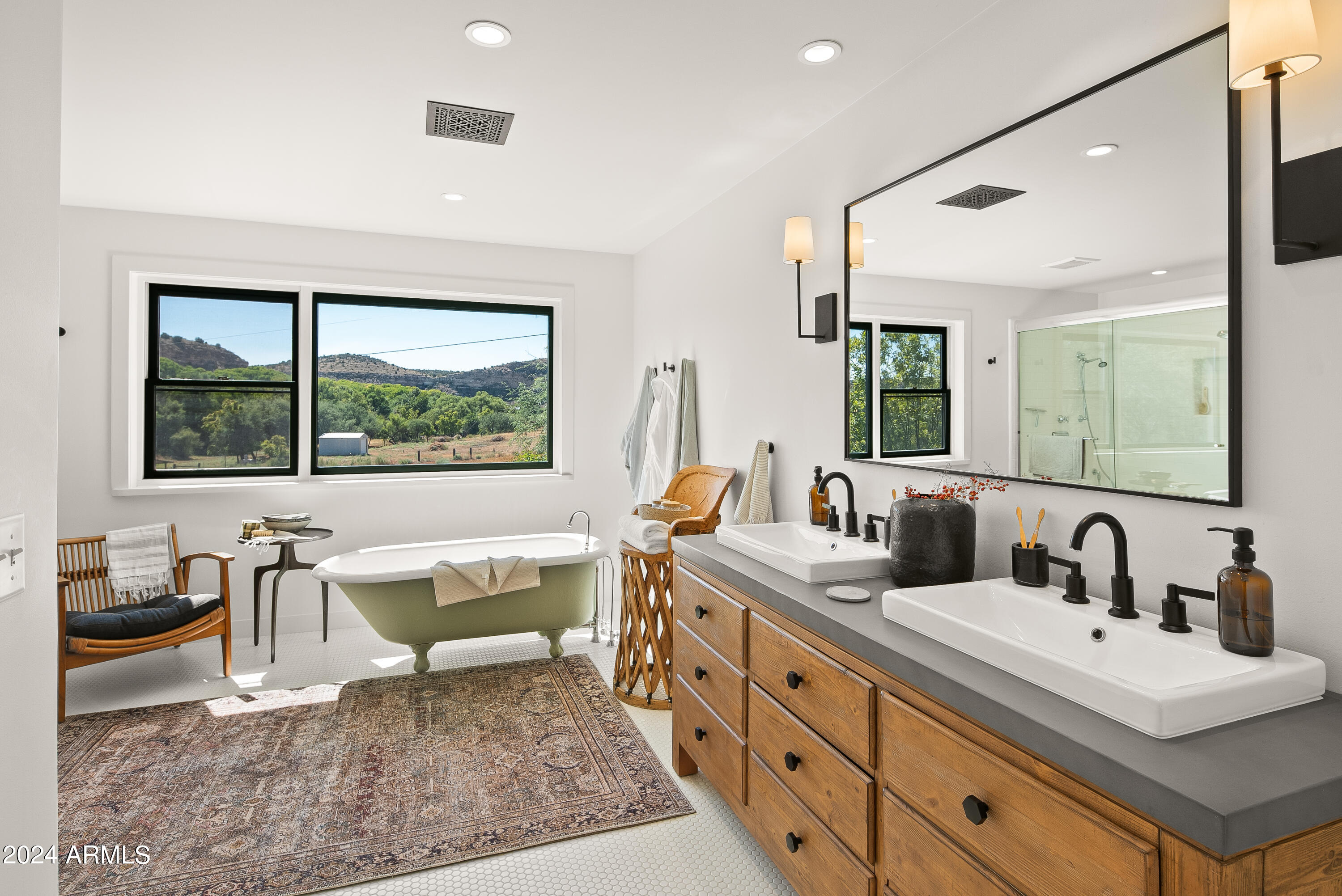 2845 South Sexton Ranch Road Cornville, AZ 86325 - Photo 29 of 62 PRIMARY BATH WITH TUB