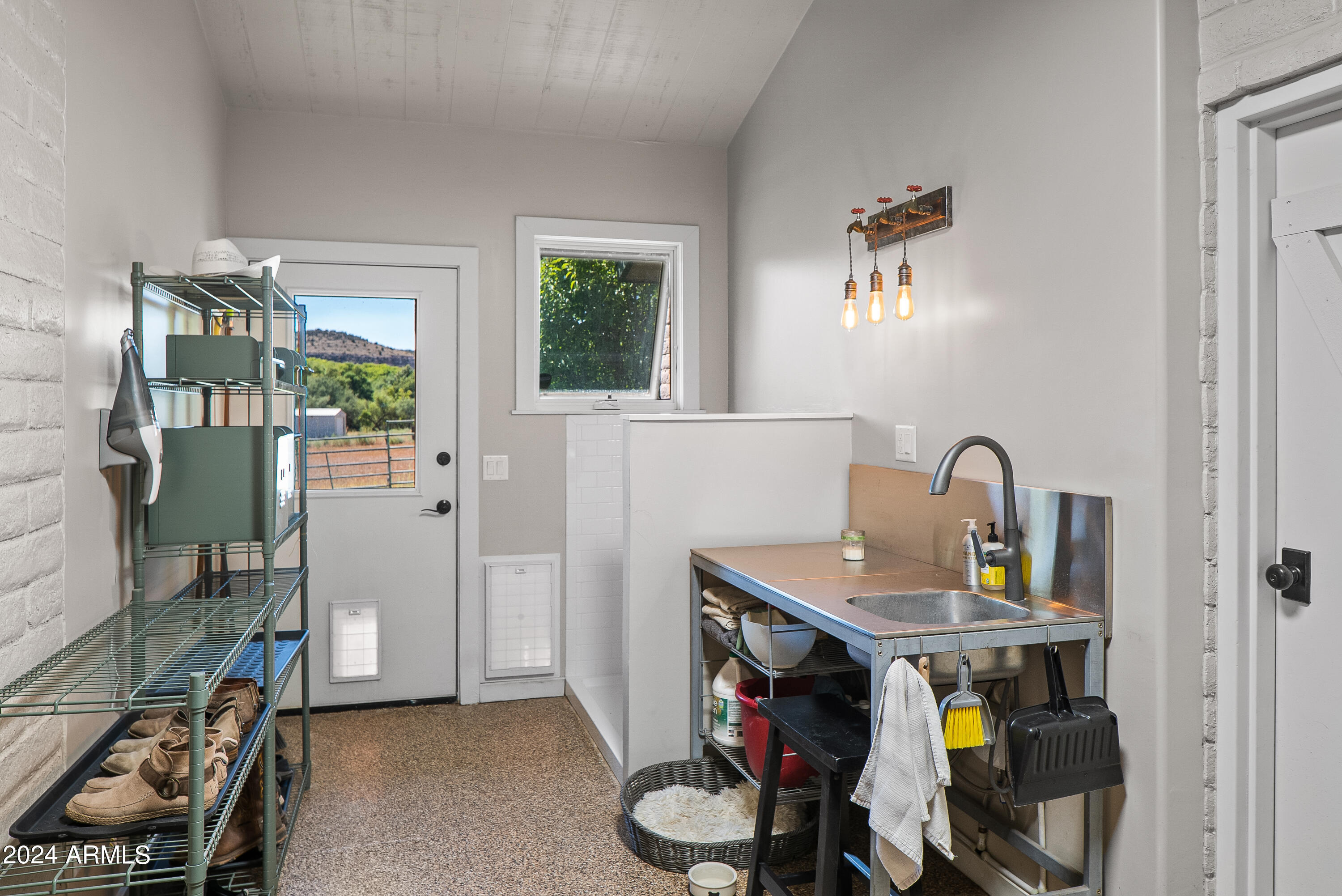 2845 South Sexton Ranch Road Cornville, AZ 86325 - Photo 51 of 62 DOG WASHING GROOMING ROOM