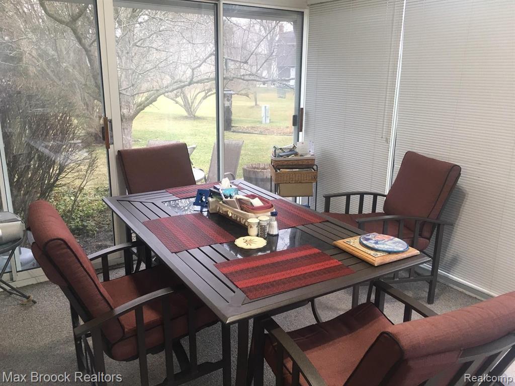 36318 Fredericksburg Road Farmington Hills, MI 48331 - Photo 6 of 16
