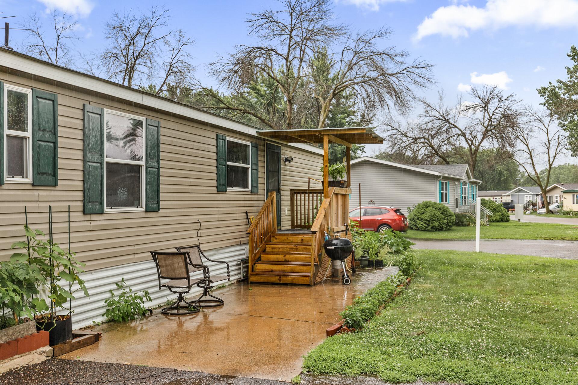 2401 Bison Drive Maplewood, MN 55119 - Photo 3 of 27