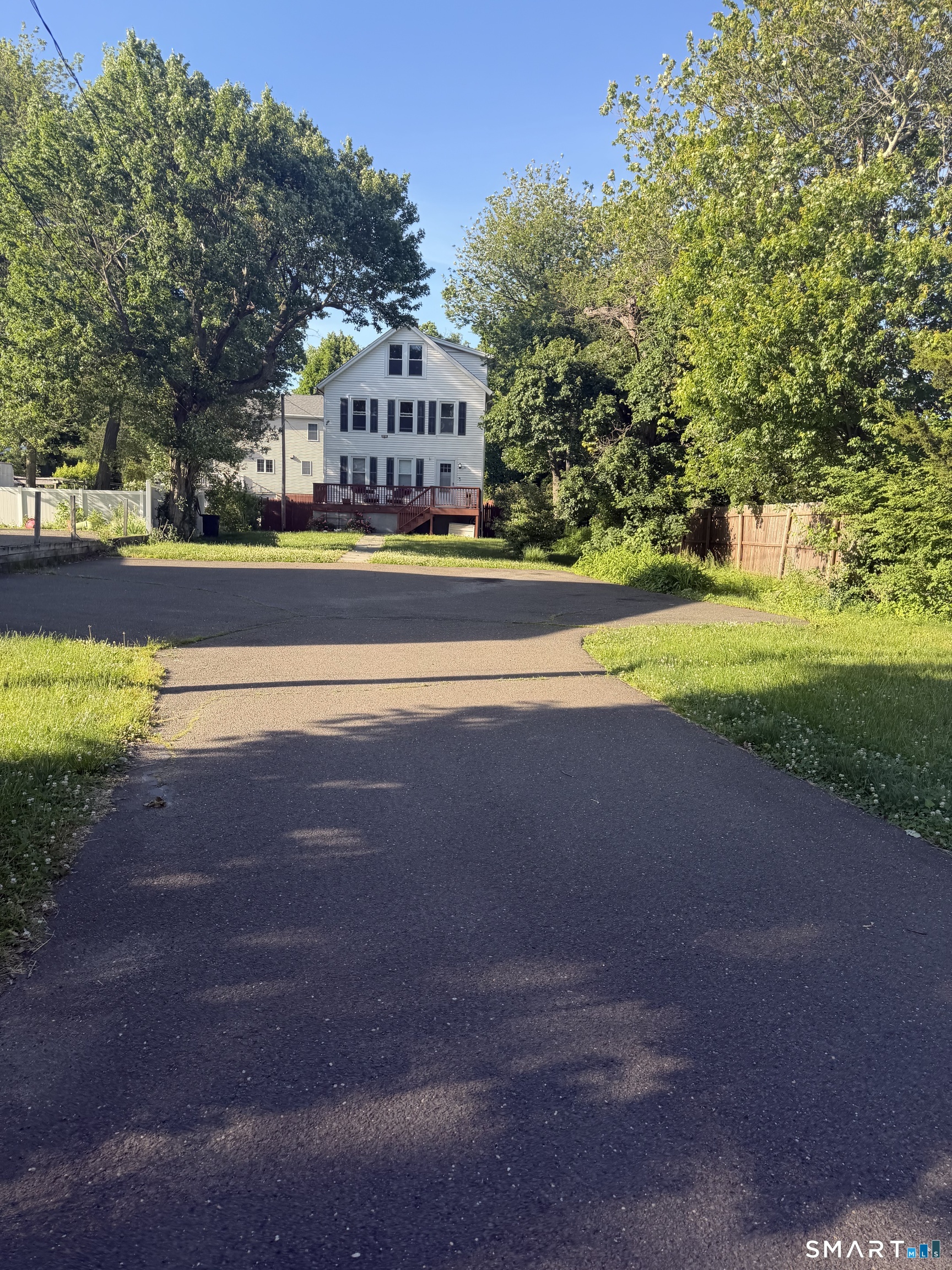 33 MacIntosh Road Norwalk, CT 06851 - Photo 3 of 17