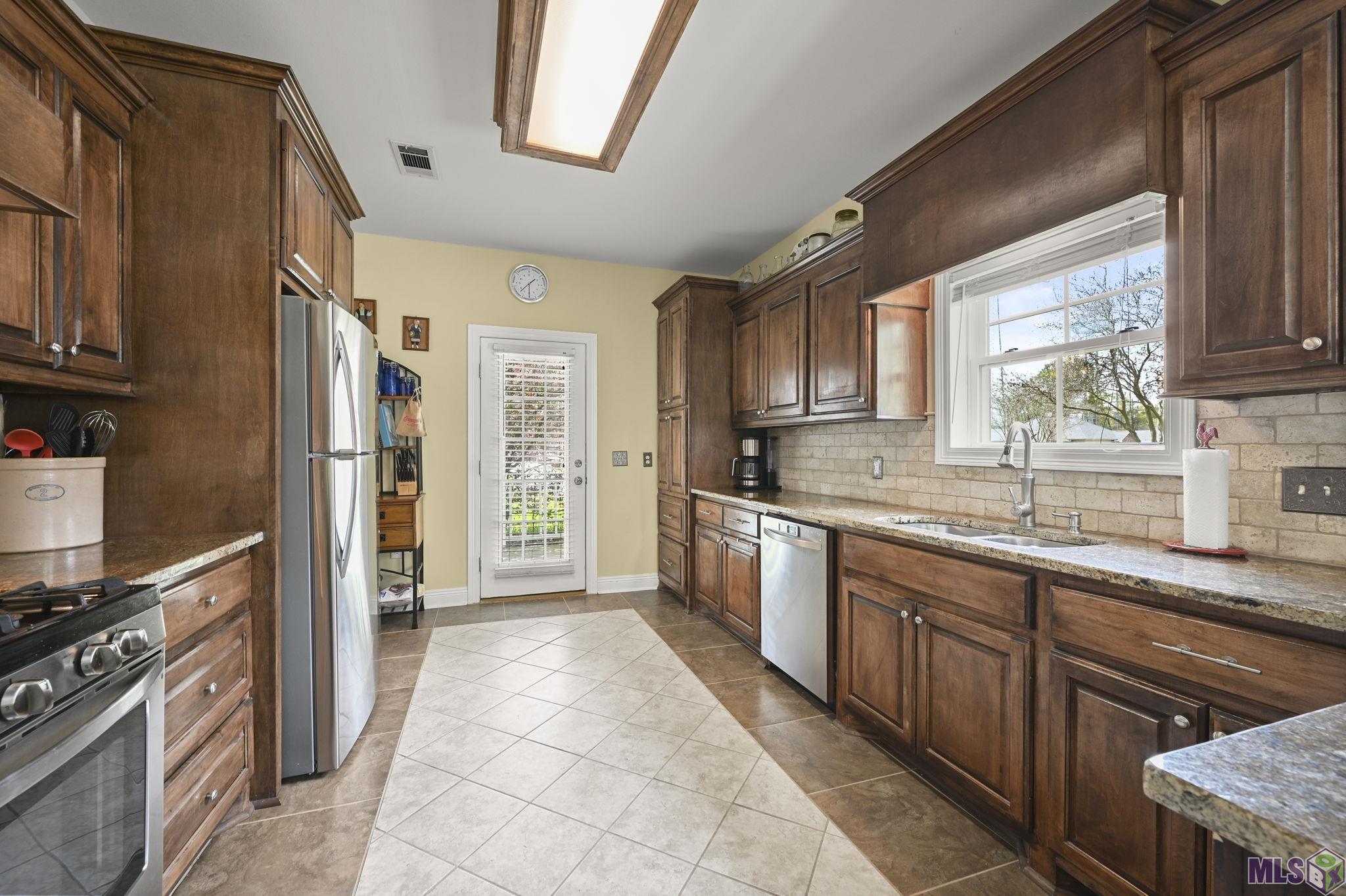 7875 Parham Avenue Denham Springs, LA 70706 - Photo 2 of 21