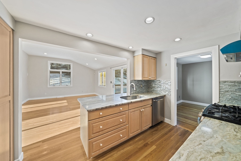 55 Evelyn Road, Unit 55 Needham, MA 02494 - Photo 3 of 33