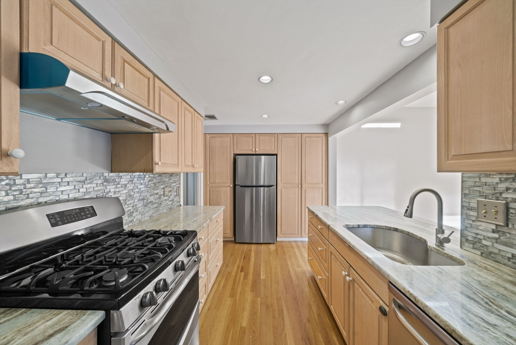 55 Evelyn Road, Unit 55 Needham, MA 02494 - Photo 5 of 33