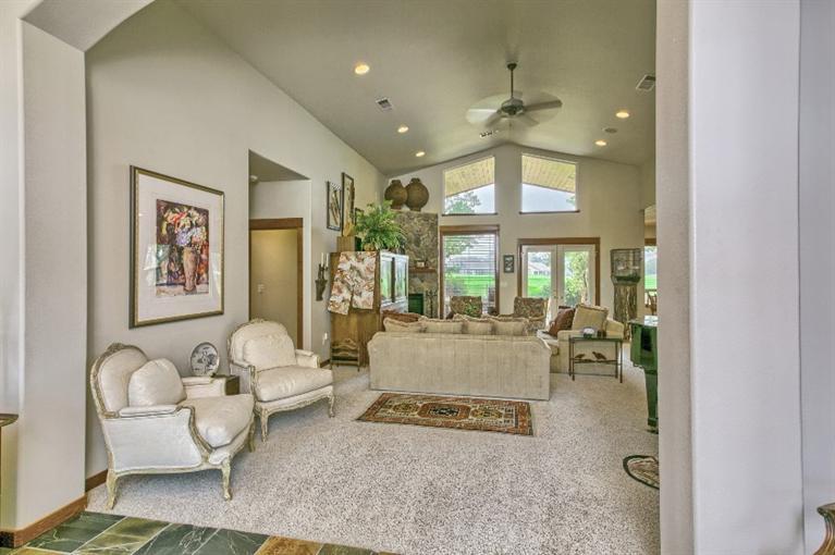 914 St Andrews Way Eagle Point, OR 97524 - Photo 11 of 35 Additional Photo