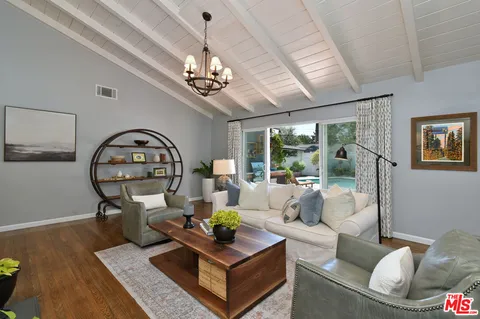 $1,599,000 | 13006 West Magnolia Boulevard, Sherman Oaks, CA 91423