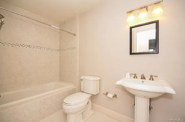 $4,695 | 404 Columbus Avenue, Unit LEFT SIDE, West Harrison, NY 10604