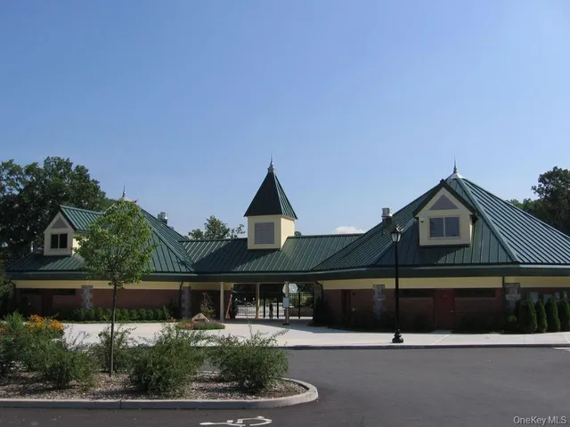 $4,695 | 404 Columbus Avenue, Unit LEFT SIDE, West Harrison, NY 10604