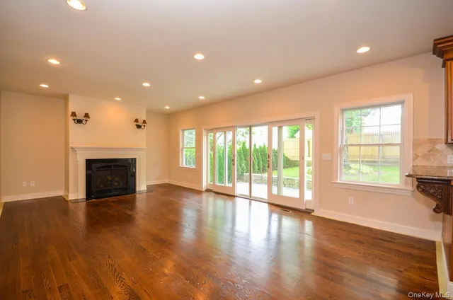 $4,695 | 404 Columbus Avenue, Unit LEFT SIDE, West Harrison, NY 10604