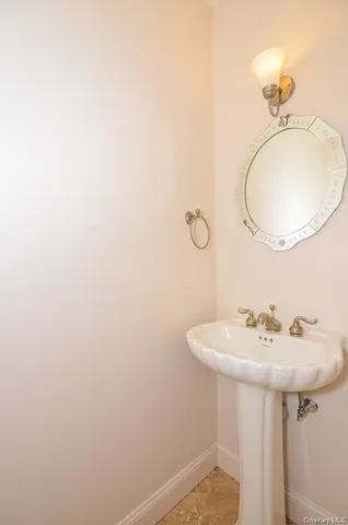 $4,695 | 404 Columbus Avenue, Unit LEFT SIDE, West Harrison, NY 10604