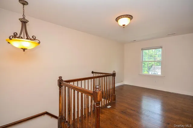 $4,695 | 404 Columbus Avenue, Unit LEFT SIDE, West Harrison, NY 10604