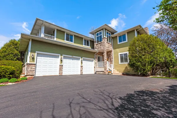 $624,900 | 980 Dakota Drive, Woodstock, IL 60098