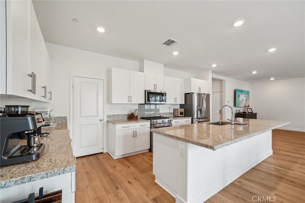 25695 Hallmark Circle Homeland, CA 92548 - Photo 7 of 38