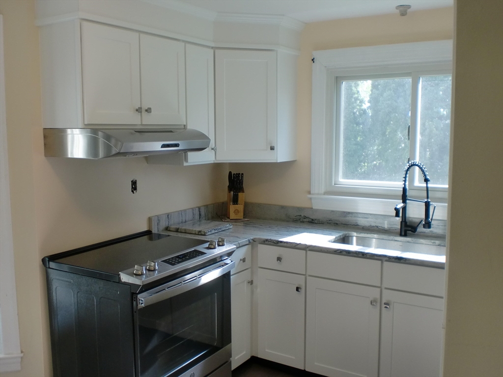 86 Rice Street Pawtucket, RI 02861 - Photo 12 of 24 Gallery Image 12