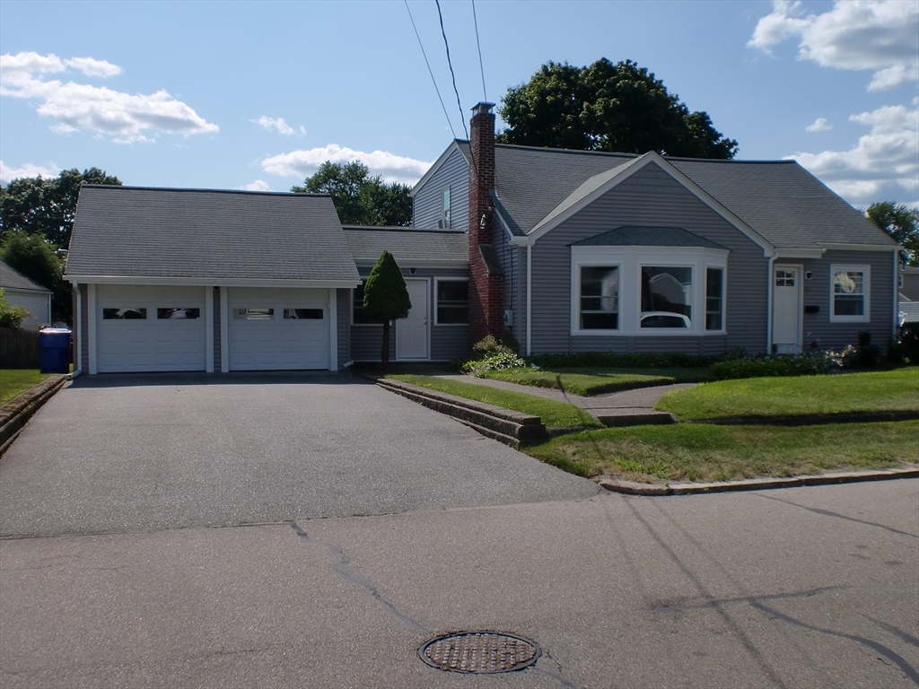 86 Rice Street Pawtucket, RI 02861 - Photo 3 of 24 Gallery Image 3
