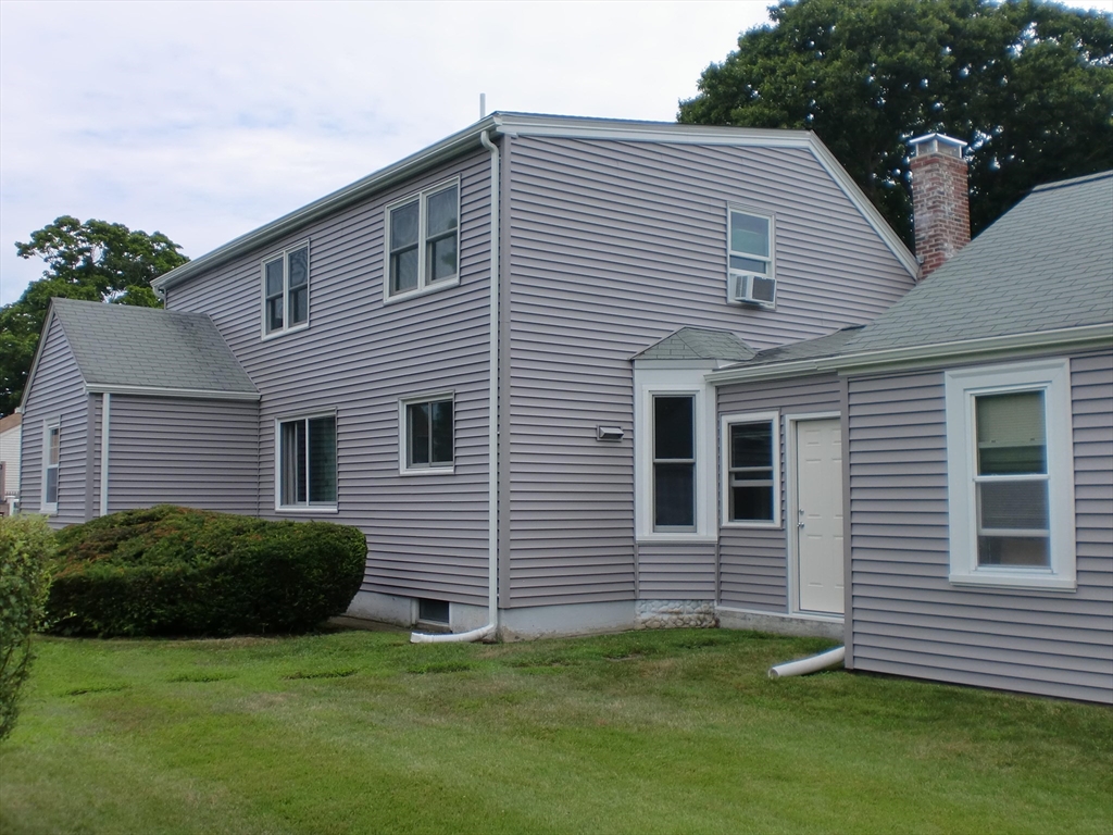 86 Rice Street Pawtucket, RI 02861 - Photo 5 of 24 Gallery Image 5