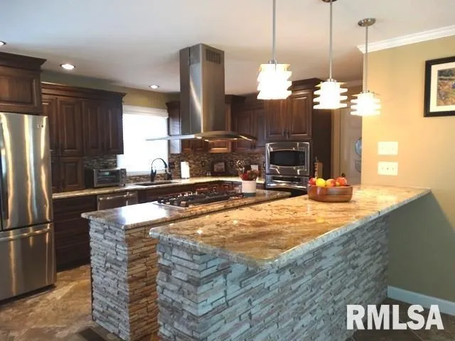 $489,000 | 1292 County Road 700 East, Carmi, IL 62821