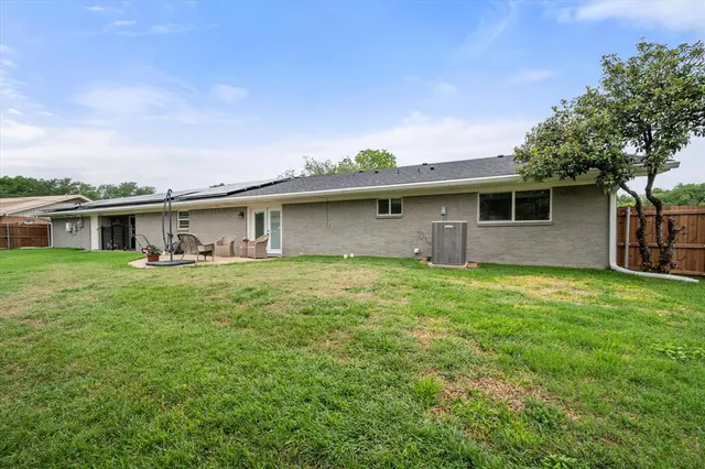 a front view of house with yard