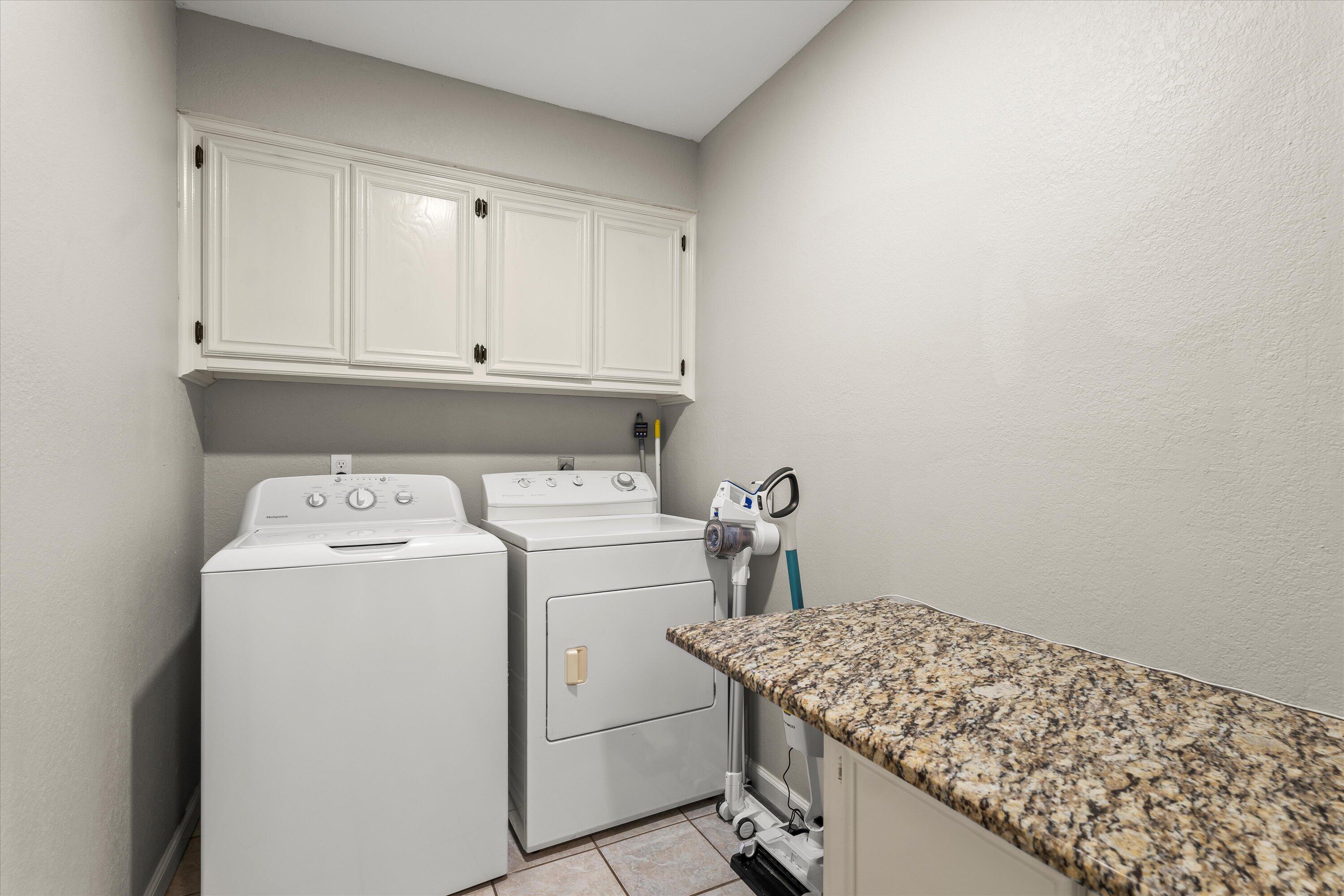 5223 91st Street Lubbock, TX 79424 - Photo 23 of 29 a utility room with dryer and washer