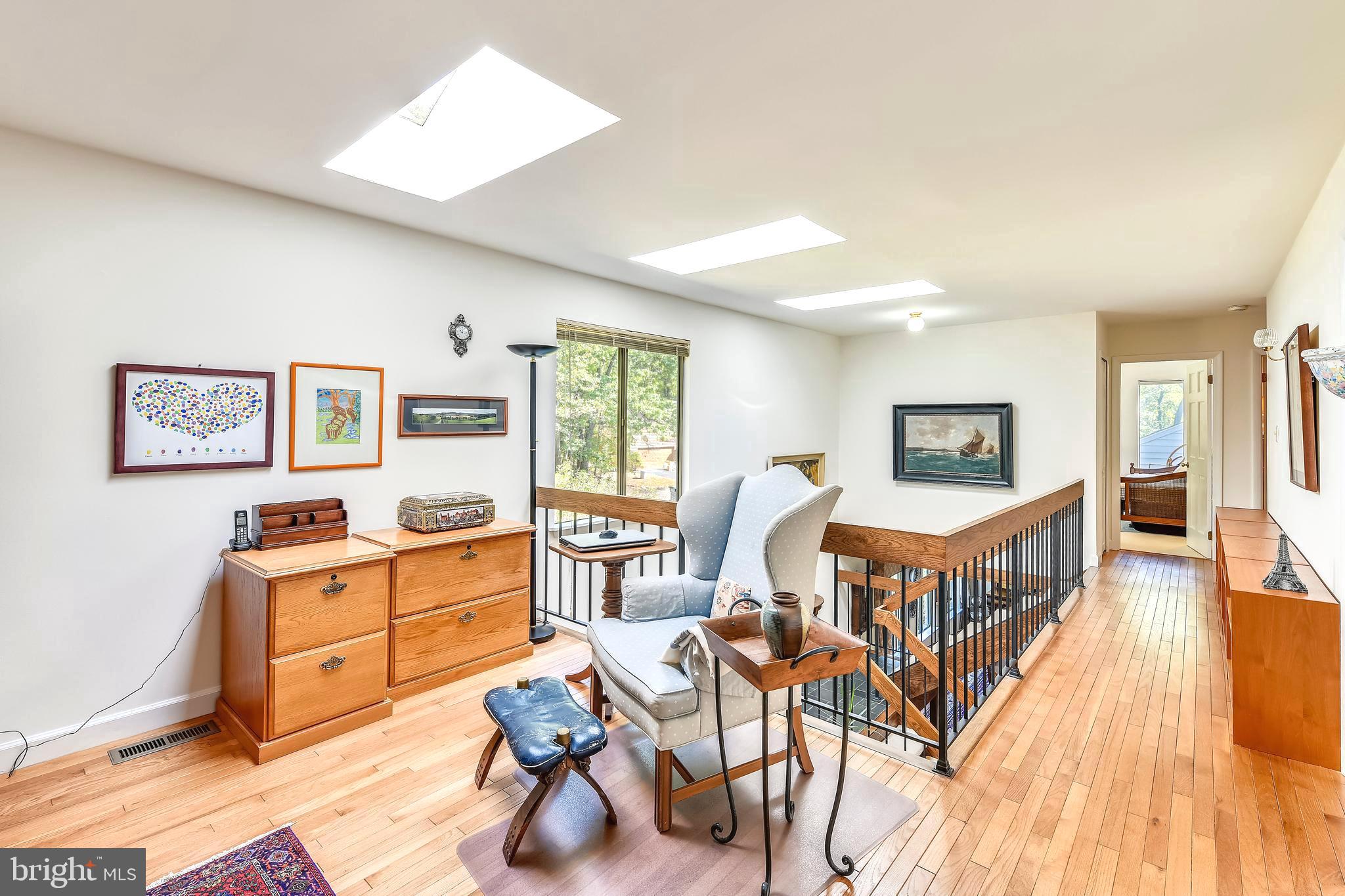 10733 Cross School Road Reston, VA 20191 - Photo 11 of 35 Landing area perfect for office or play nook