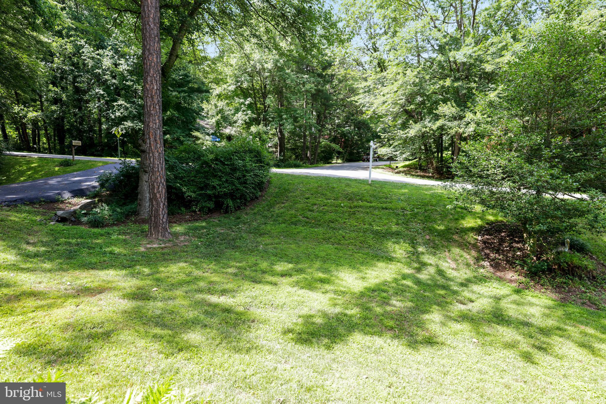 10733 Cross School Road Reston, VA 20191 - Photo 29 of 35 Location, Location, Location!! Easy, breezy living