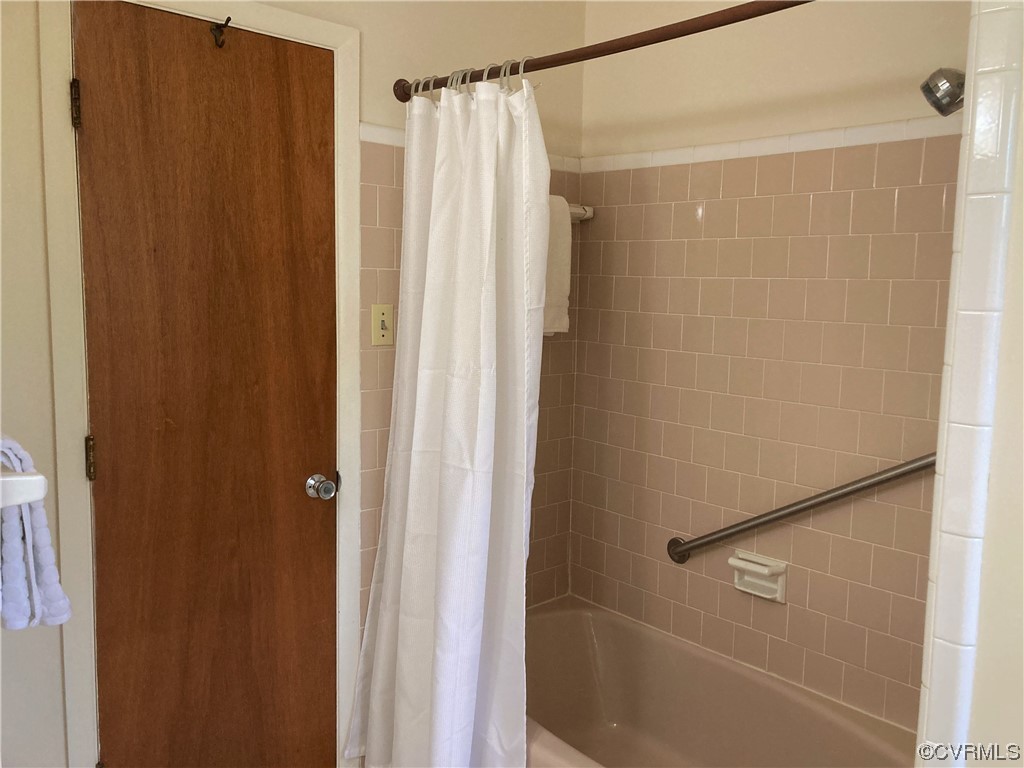 3401 Ellsworth Road Richmond, VA 23235 - Photo 22 of 39 a bathroom with a shower and a shower