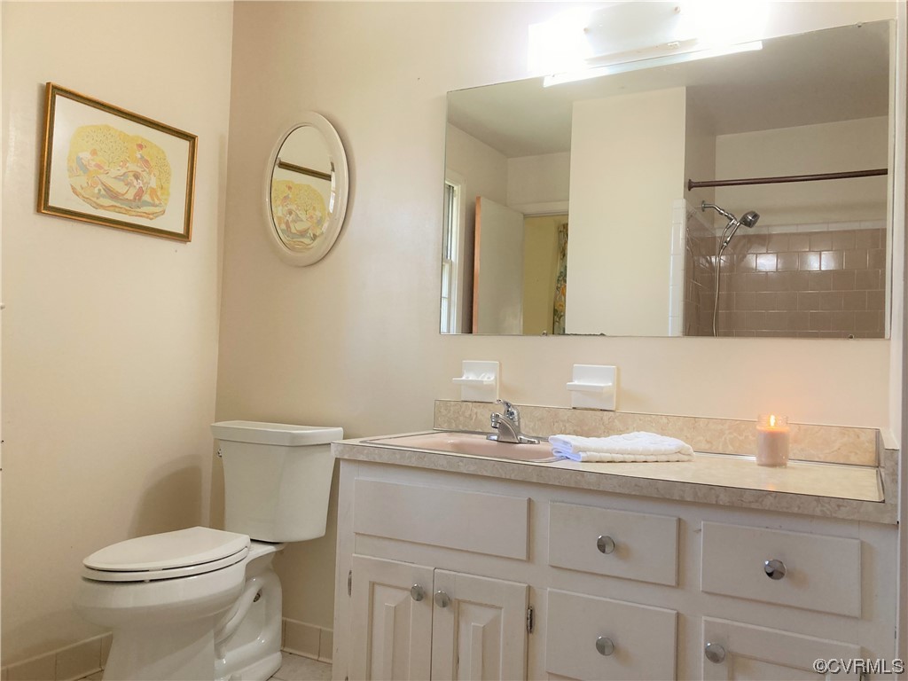 3401 Ellsworth Road Richmond, VA 23235 - Photo 23 of 39 a bathroom with a toilet a sink and a mirror