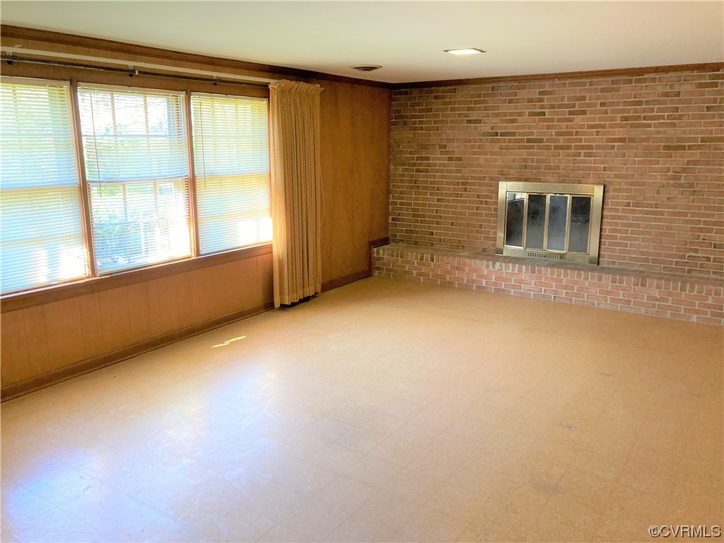 3401 Ellsworth Road Richmond, VA 23235 - Photo 33 of 39 an empty room with a fireplace