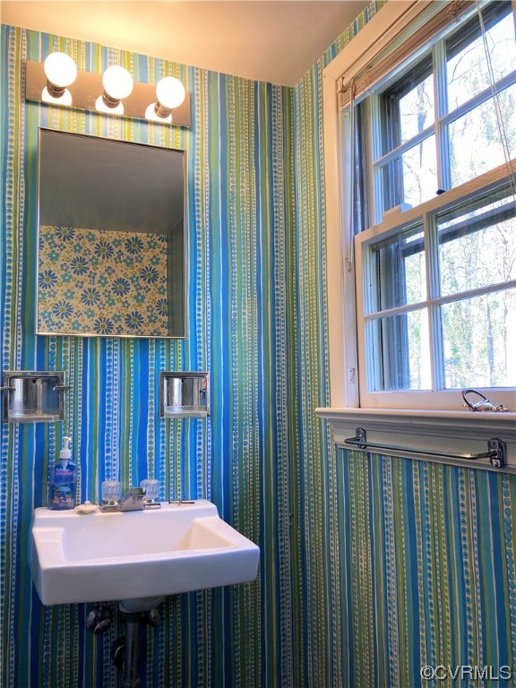 3401 Ellsworth Road Richmond, VA 23235 - Photo 37 of 39 a table and chairs in a room