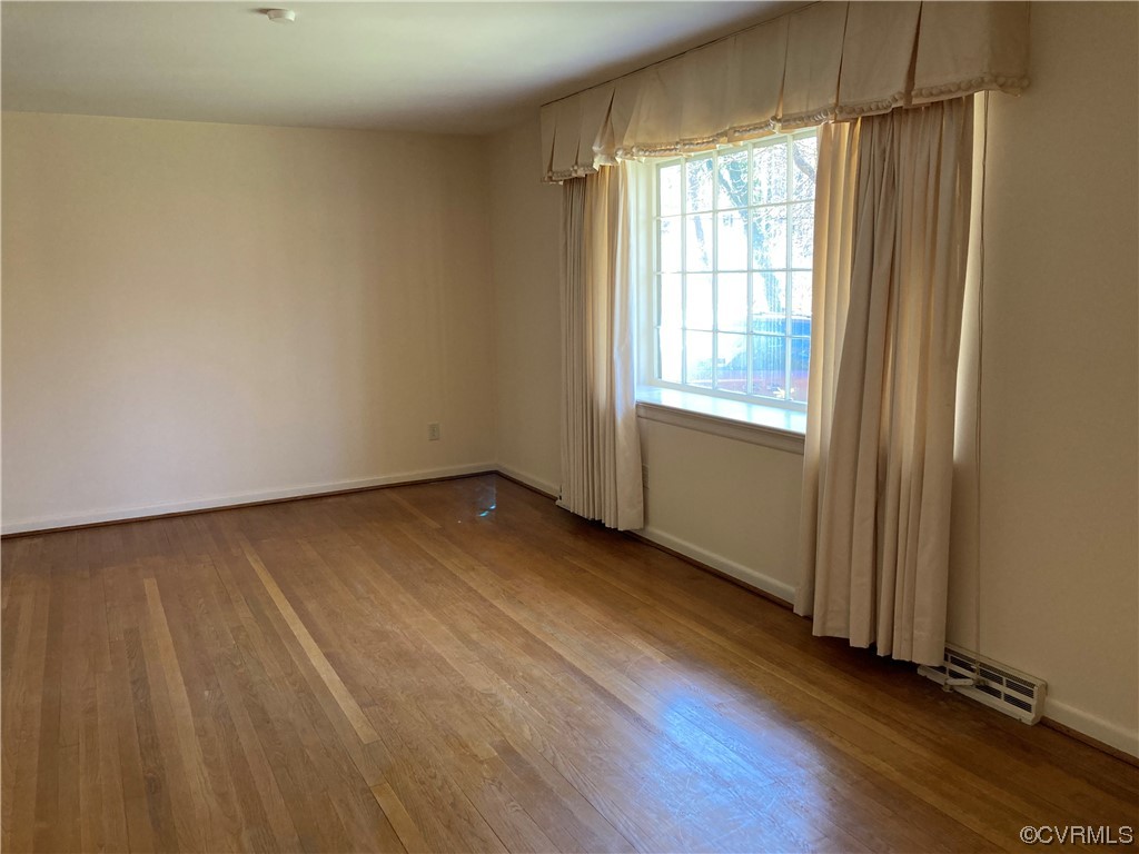 3401 Ellsworth Road Richmond, VA 23235 - Photo 5 of 39 an empty room with wooden floor and windows