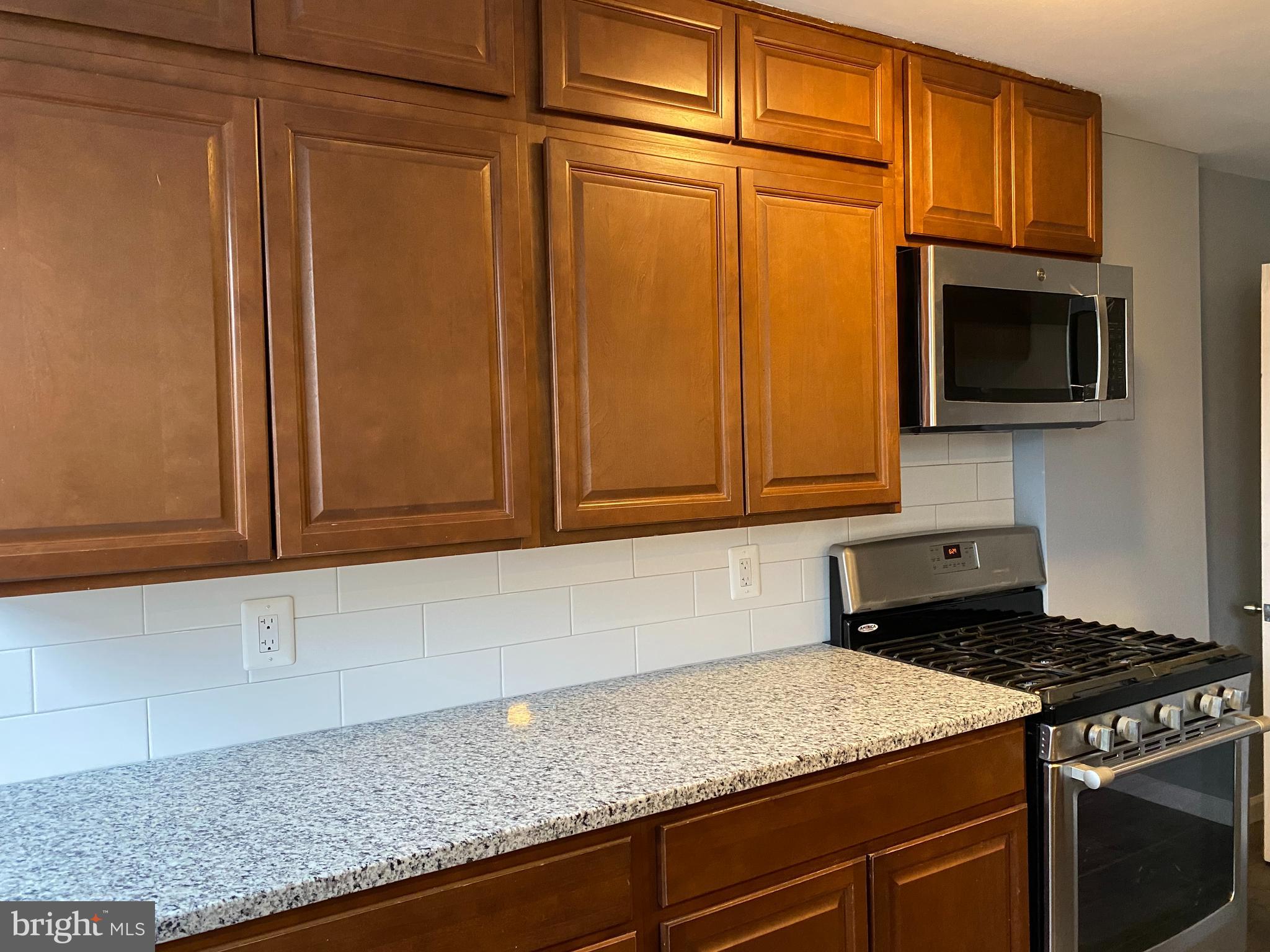 763 Bennington Road Folcroft, PA 19032 - Photo 6 of 24 Kitchen with gleaming granite counter tops