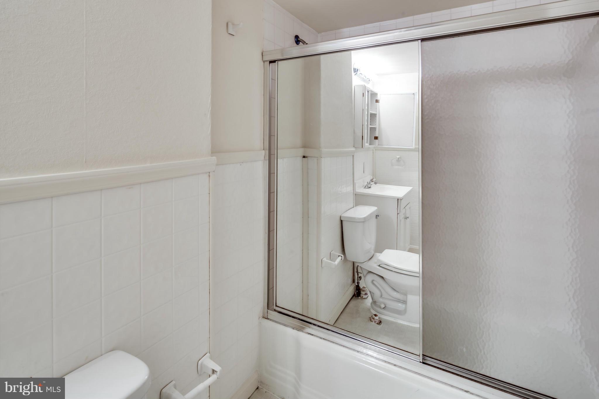 24623 Ridge Road Damascus, MD 20872 - Photo 2 of 18 Bath- main level