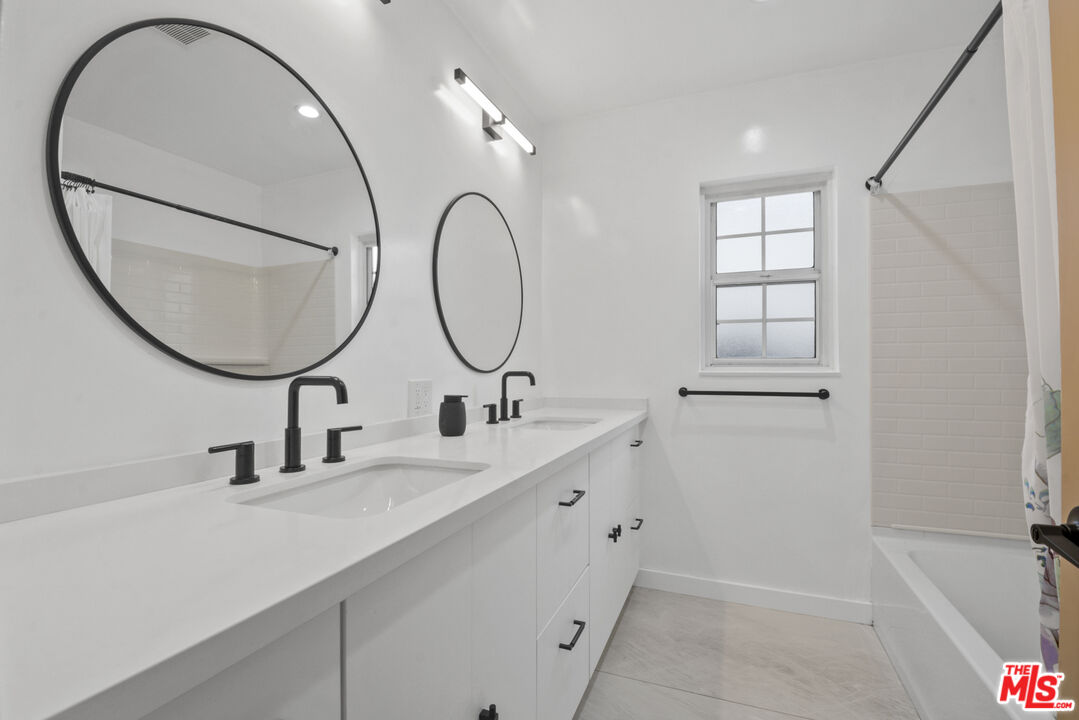 5681 East Vernon Street Long Beach, CA 90815 - Photo 12 of 19 Gallery Image 12