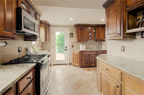 $300,000 | 1714 South Overton Avenue, Independence, MO 64052