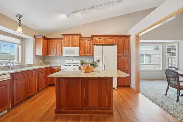 $410,000 | 21378 Hytrail Circle, Lakeville, MN 55044