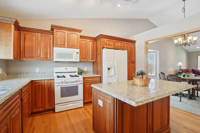 $410,000 | 21378 Hytrail Circle, Lakeville, MN 55044