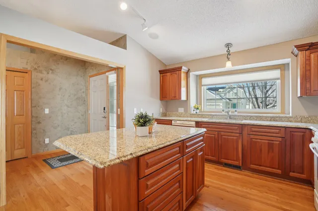 $410,000 | 21378 Hytrail Circle, Lakeville, MN 55044