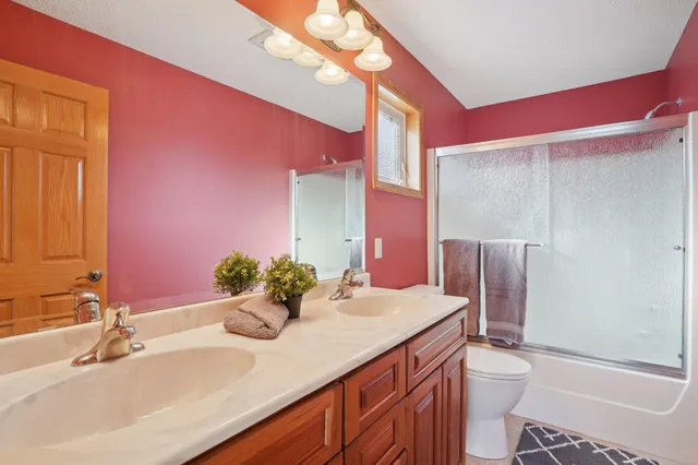 $410,000 | 21378 Hytrail Circle, Lakeville, MN 55044