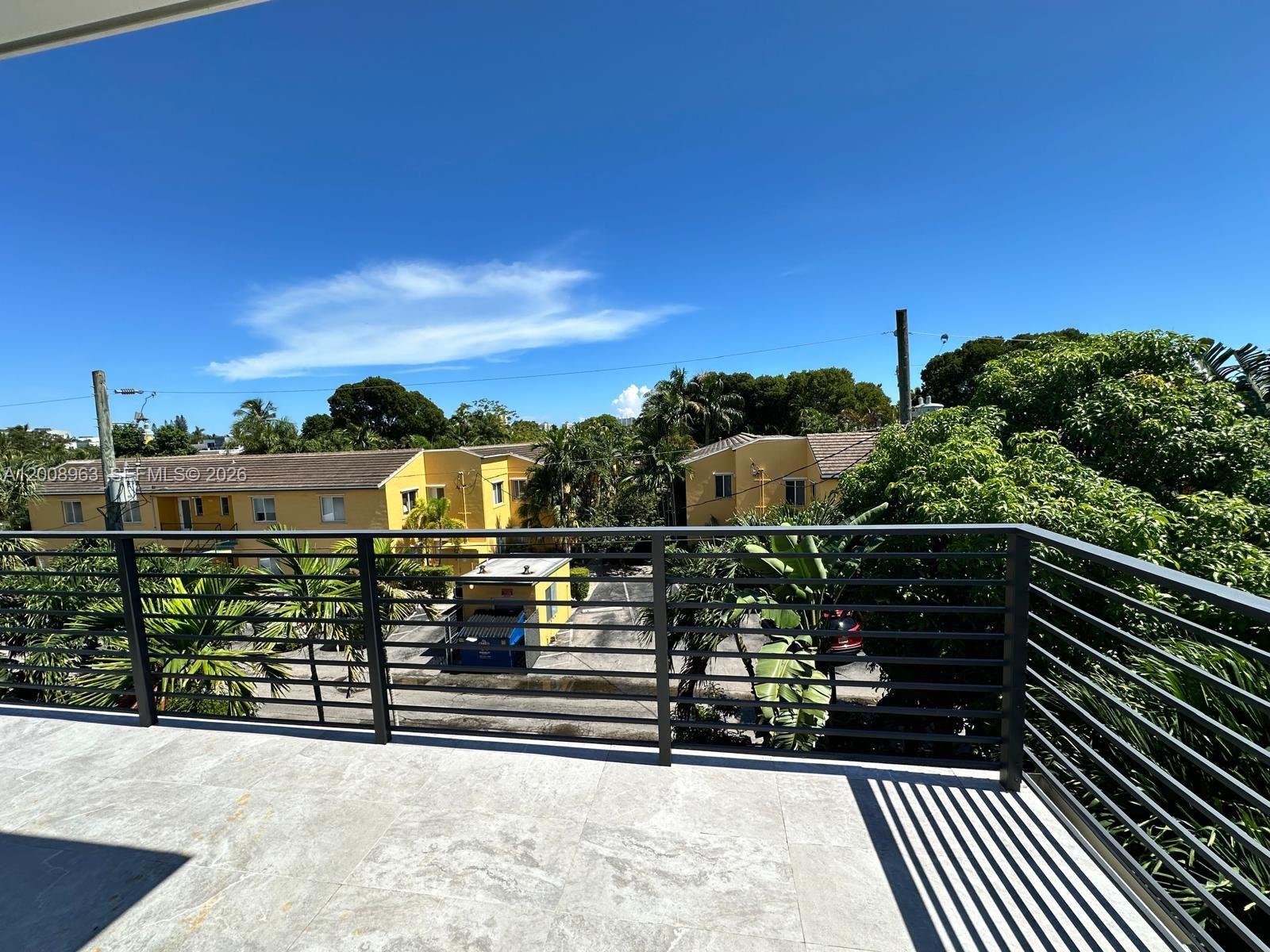 722 Northeast 15th Avenue, Unit 2 Fort Lauderdale, FL 33304 - Photo 5 of 33