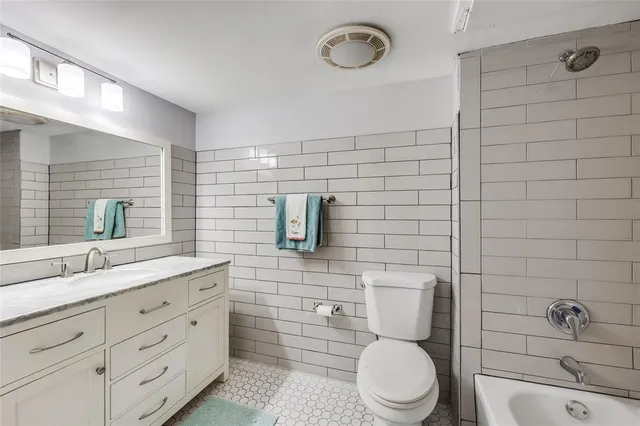 $2,000 | 5725 Harvest Hill Road, Unit 2041, Dallas, TX 75230