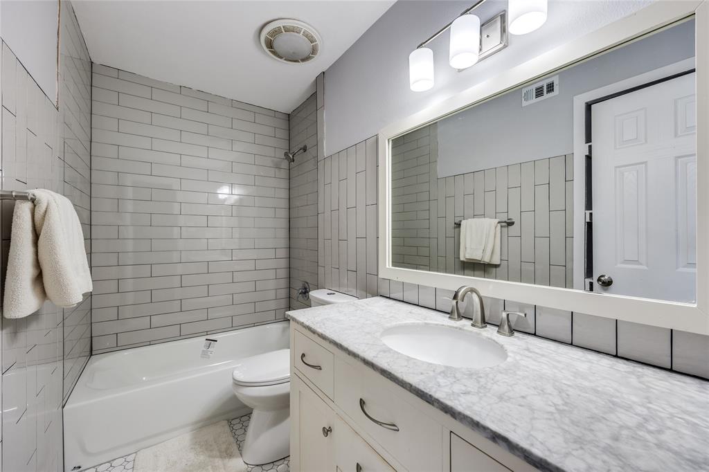 5725 Harvest Hill Road, Unit 2041 Dallas, TX 75230 - Photo 10 of 12 Full bath with shower / tub combination, vanity, and tile walls
