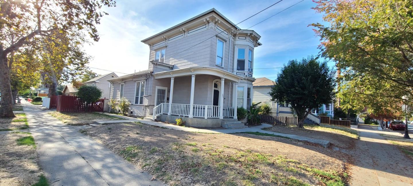 503 North 4th Street San Jose, CA 95112 - Photo 3 of 15 a front view of a house with a yard