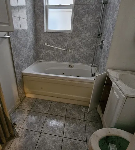 $250,000 | 3834 West Monroe Street, Chicago, IL 60624