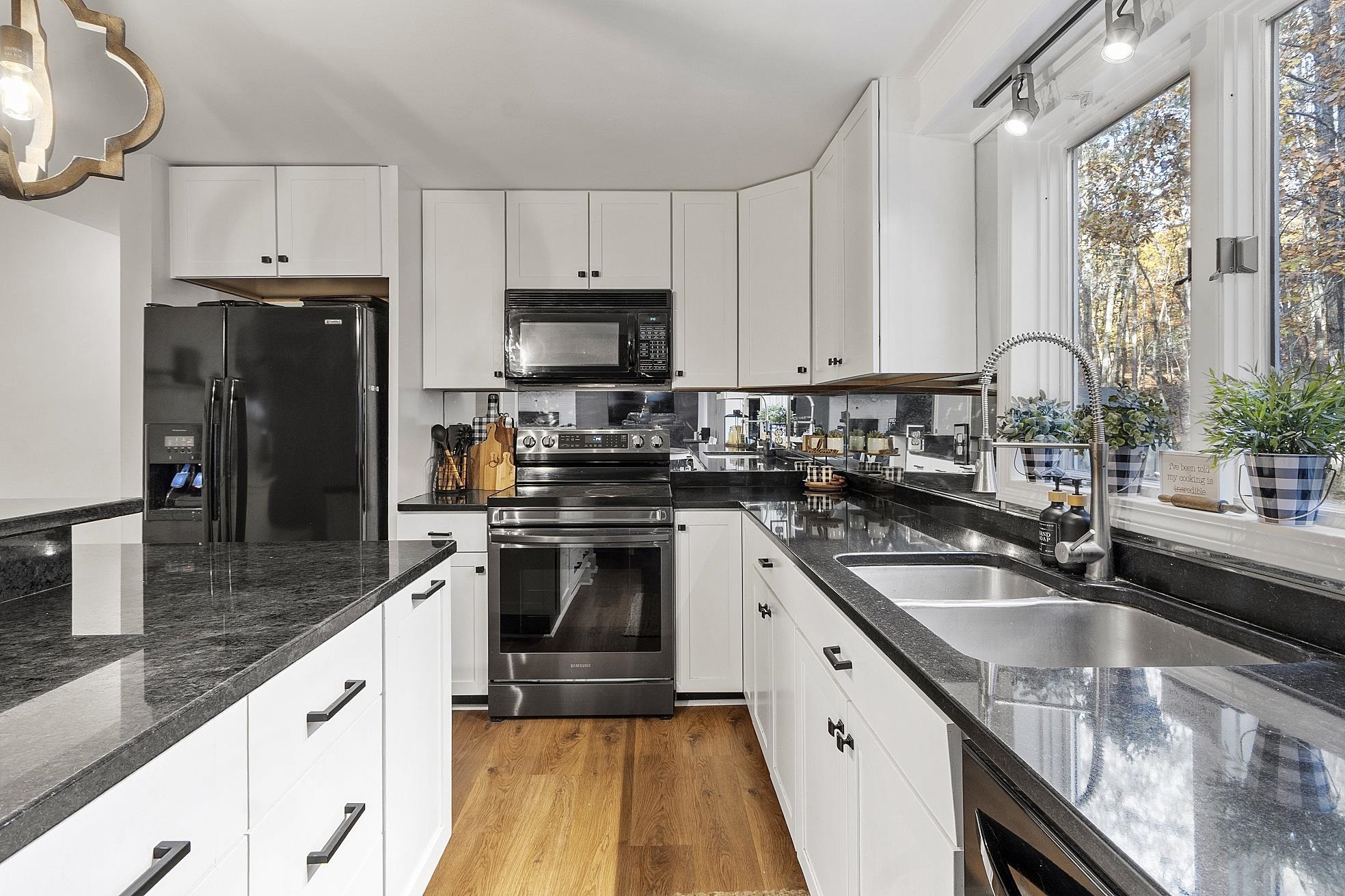 21 Teague Drive Salem, NH 03079 - Photo 12 of 42