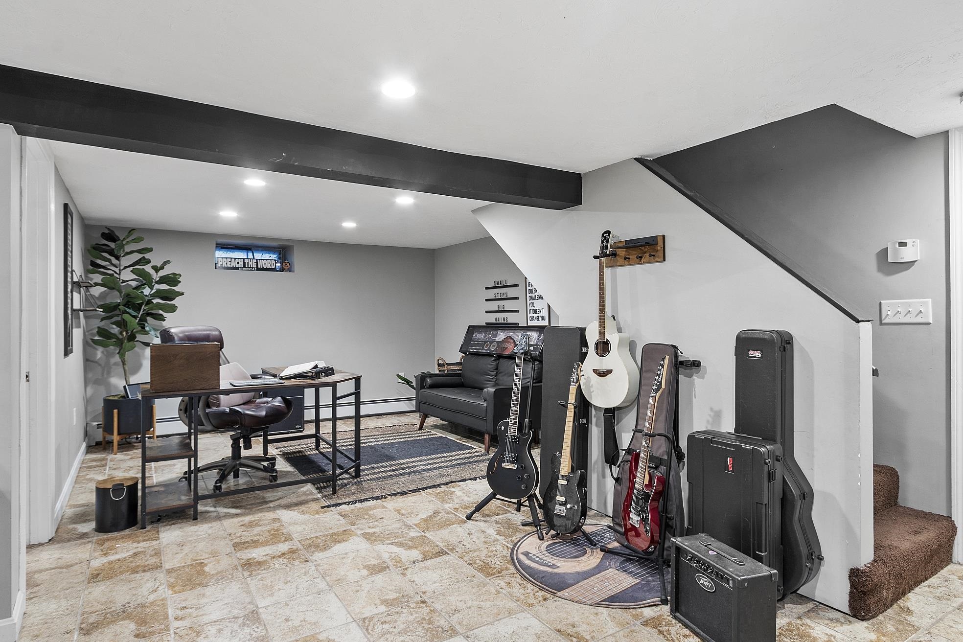 21 Teague Drive Salem, NH 03079 - Photo 25 of 42