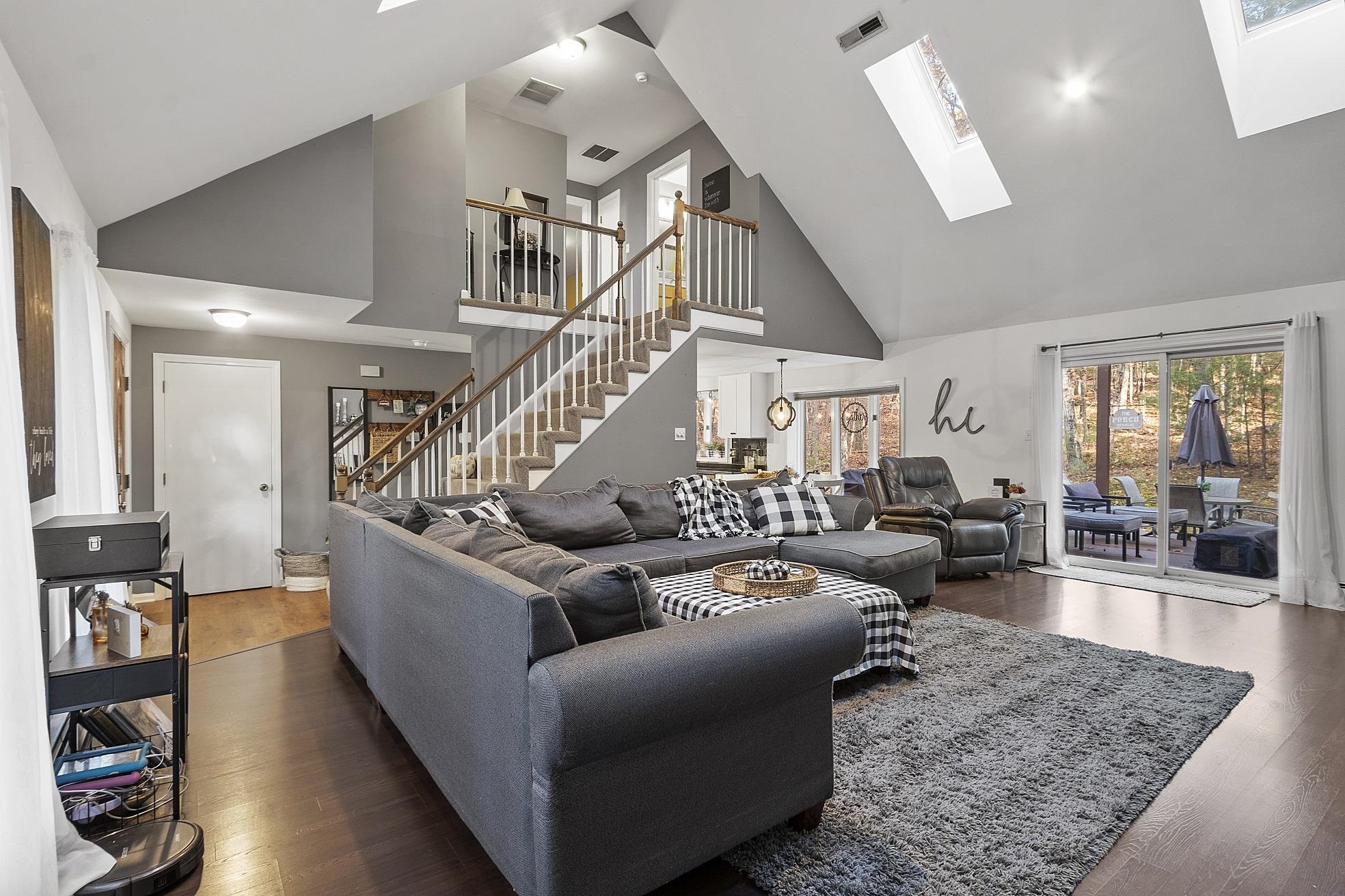 21 Teague Drive Salem, NH 03079 - Photo 4 of 42