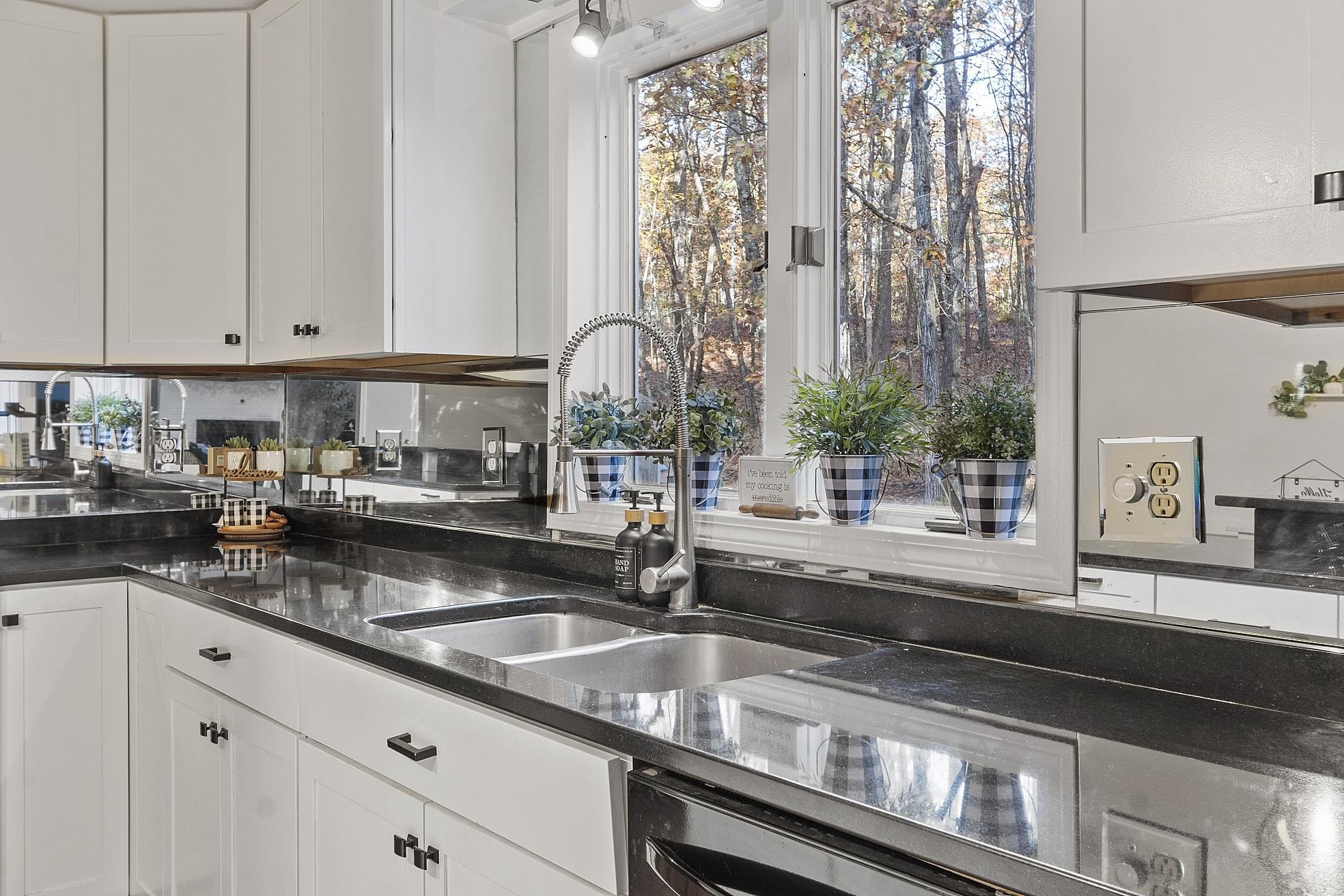 21 Teague Drive Salem, NH 03079 - Photo 10 of 42